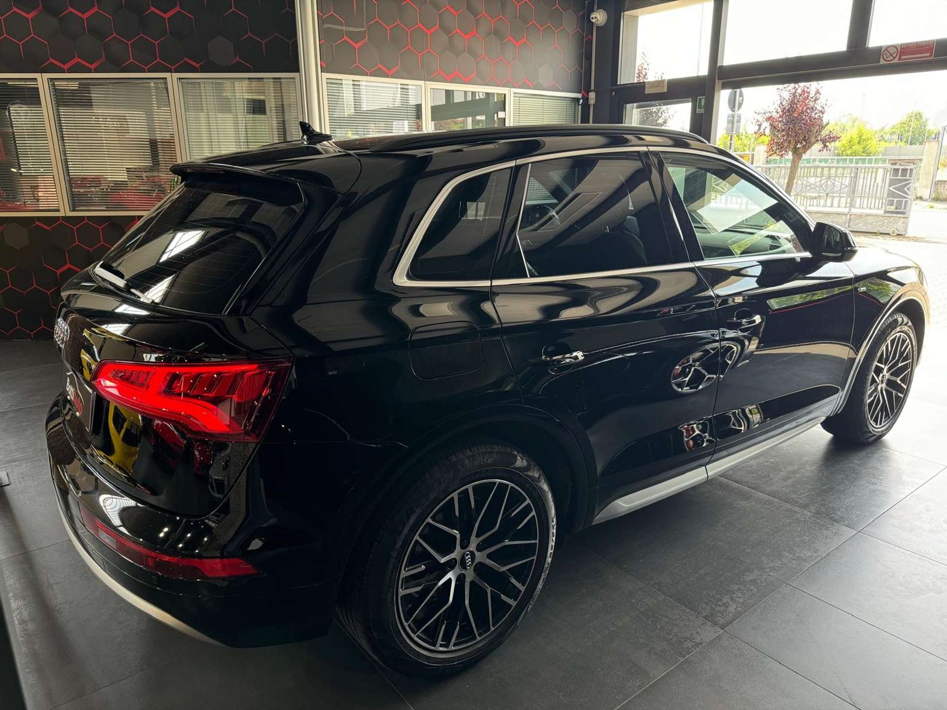 https://bottiauto.com/wp-content/uploads/2024/06/audi-q5-35-tdi-sport-s-line-virtual-led-manuale-10299-3.jpg