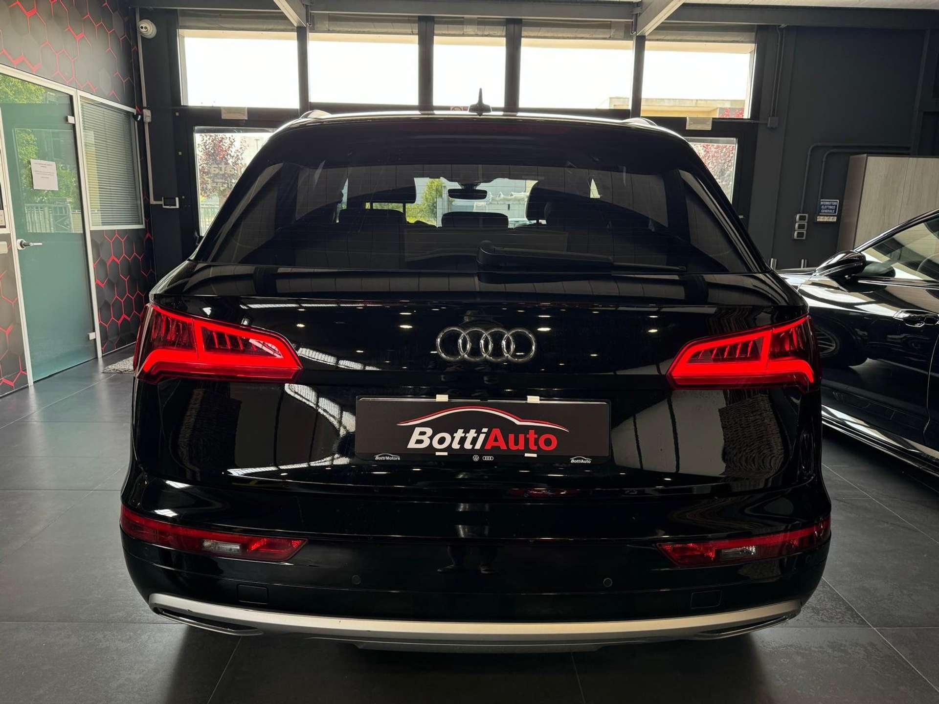 https://bottiauto.com/wp-content/uploads/2024/06/audi-q5-35-tdi-sport-s-line-virtual-led-manuale-10299-4.jpg