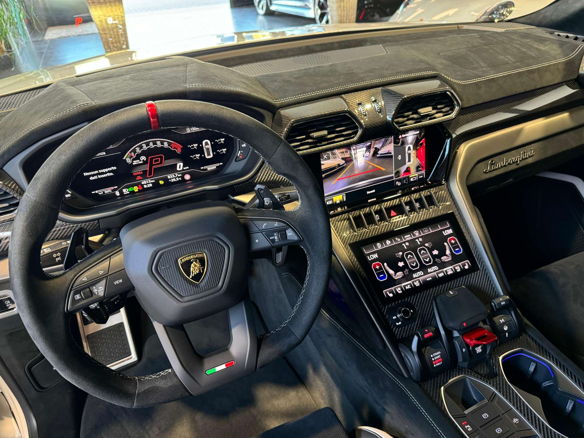 https://bottiauto.com/wp-content/uploads/2024/07/lamborghini-urus-performante-iva-esposta-ufficiale-lamborghini-10422-9.jpg