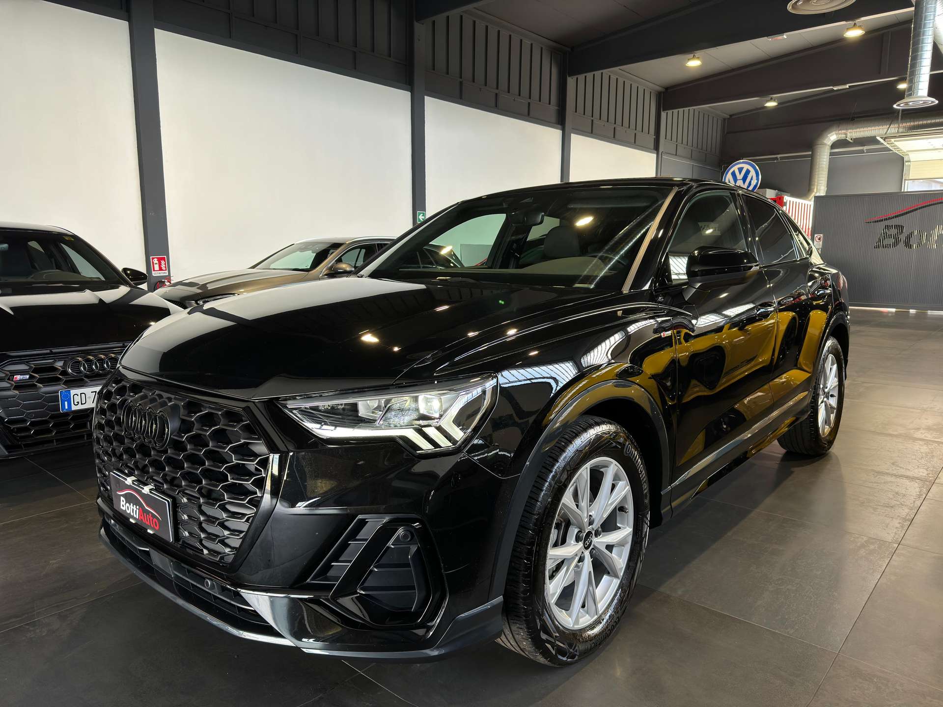 https://bottiauto.com/wp-content/uploads/2024/10/audi-q3-sportback-35-tdi-s-tronic-s-line-garanzia-2027-10643.jpg