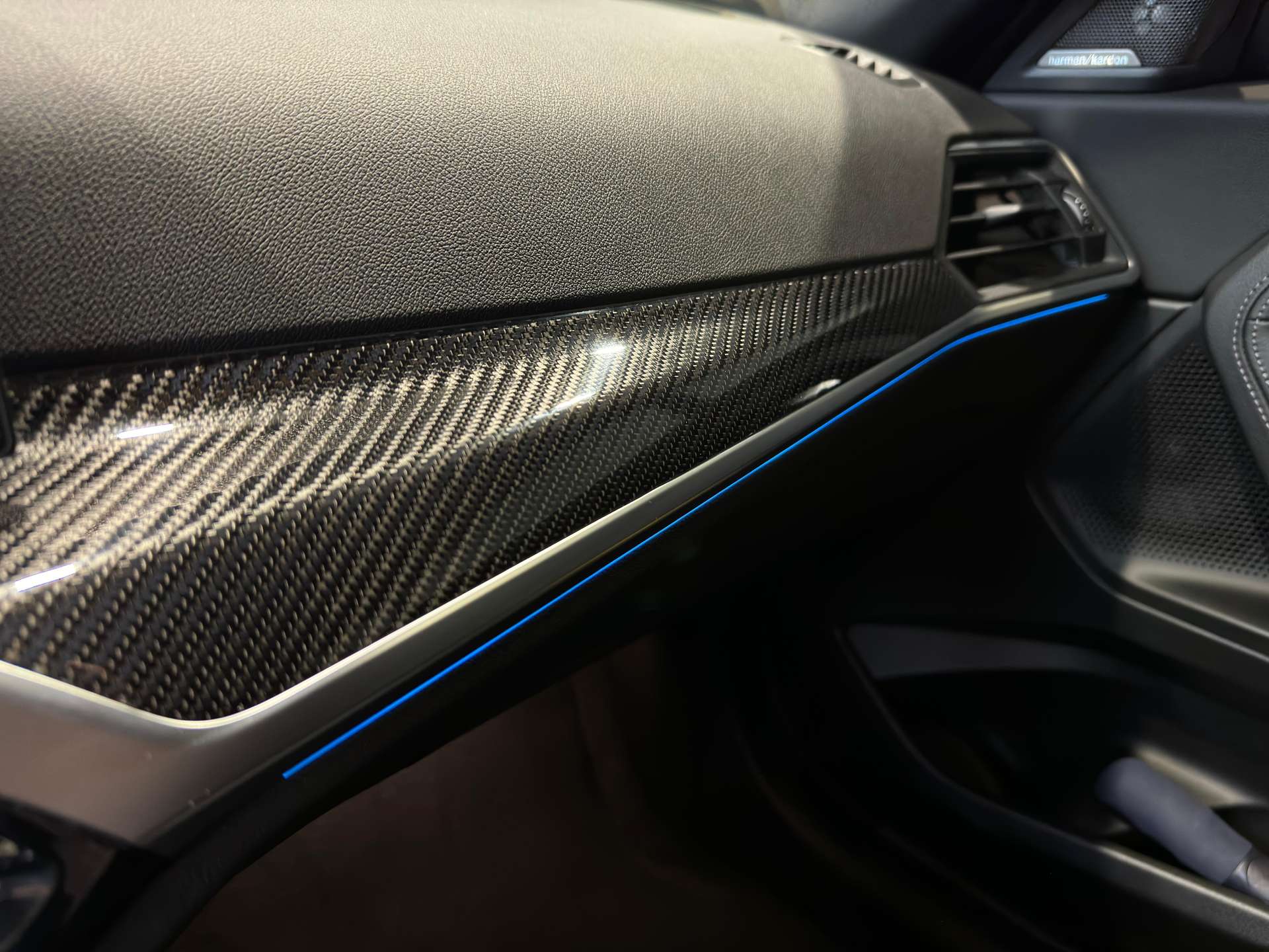 https://bottiauto.com/wp-content/uploads/2025/10/bmw-m2-carbon-pack-scarico-popsbang-harman-kardon-11120-11.jpg