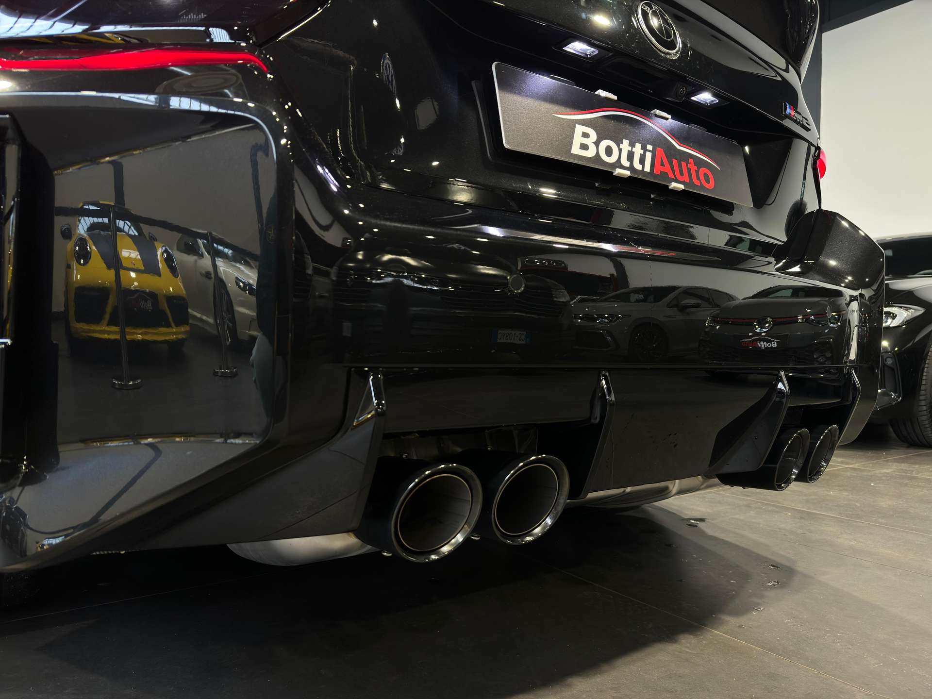 https://bottiauto.com/wp-content/uploads/2025/10/bmw-m2-carbon-pack-scarico-popsbang-harman-kardon-11120-5.jpg