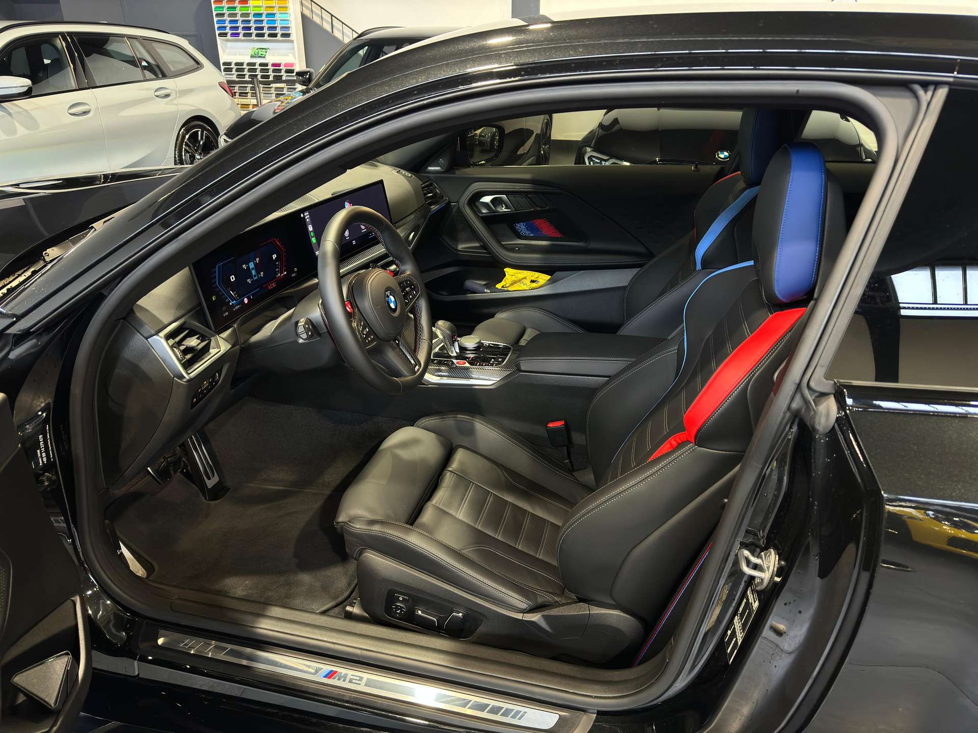 https://bottiauto.com/wp-content/uploads/2025/10/bmw-m2-carbon-pack-scarico-popsbang-harman-kardon-11120-6.jpg