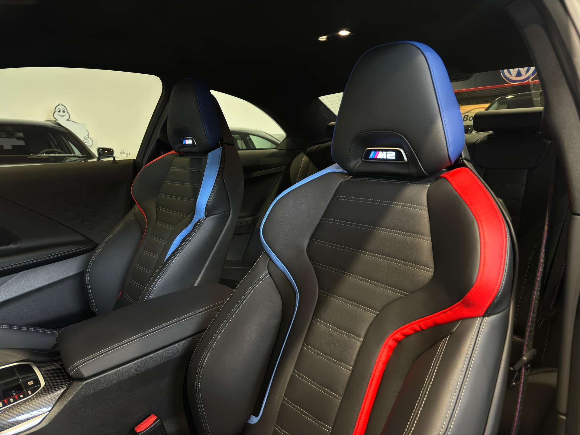https://bottiauto.com/wp-content/uploads/2025/10/bmw-m2-carbon-pack-scarico-popsbang-harman-kardon-11120-7.jpg