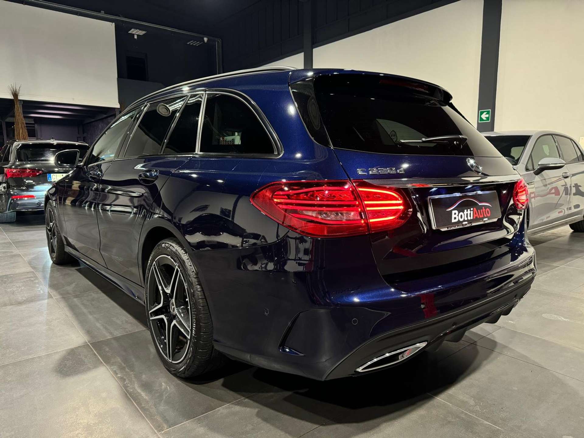 https://bottiauto.com/wp-content/uploads/2025/10/mercedes-benz-c-220-d-s-w-4matic-premium-amg-360-11241-2.jpg