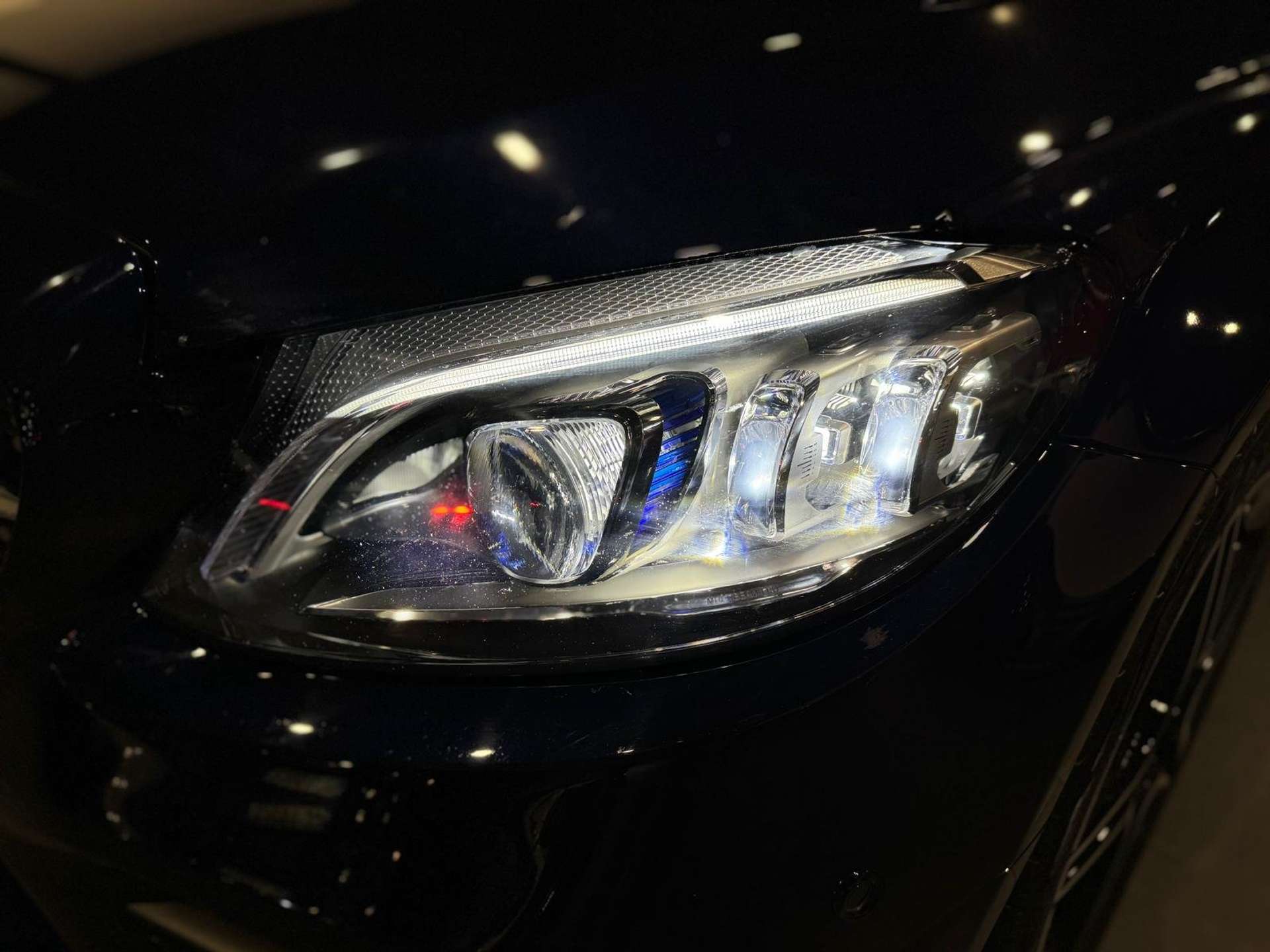 https://bottiauto.com/wp-content/uploads/2025/10/mercedes-benz-c-220-d-s-w-4matic-premium-amg-360-11241-3.jpg