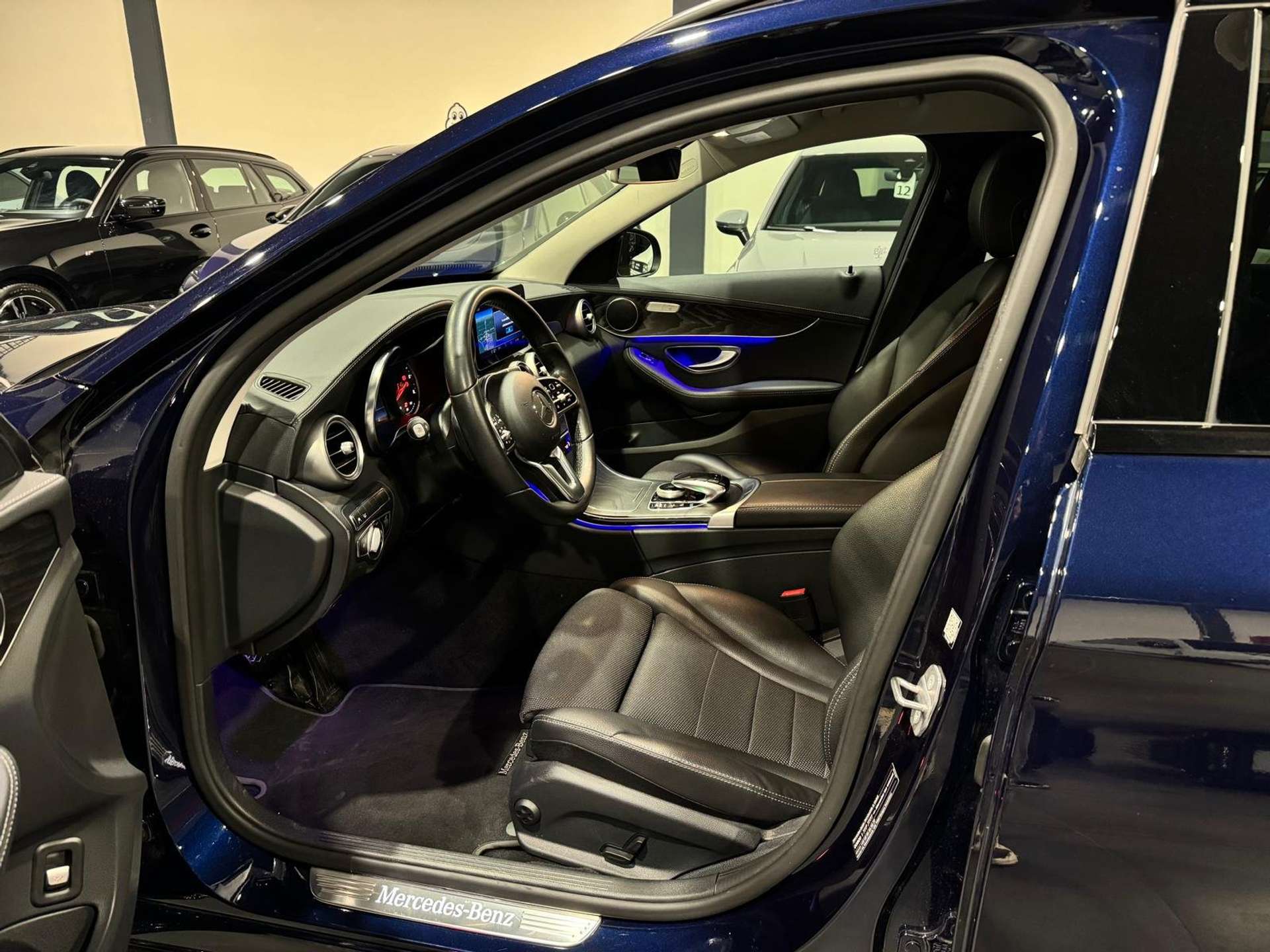 https://bottiauto.com/wp-content/uploads/2025/10/mercedes-benz-c-220-d-s-w-4matic-premium-amg-360-11241-6.jpg
