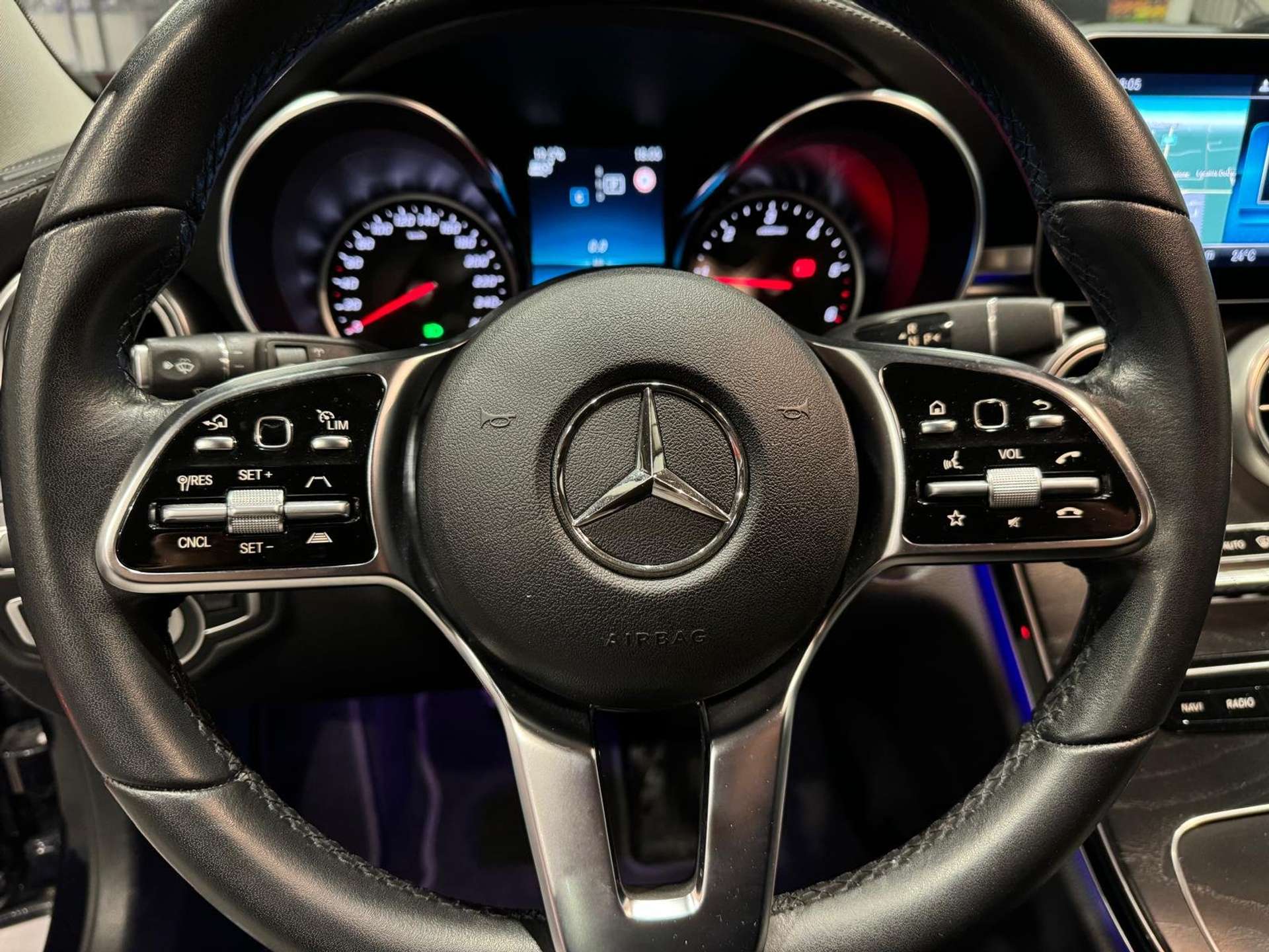 https://bottiauto.com/wp-content/uploads/2025/10/mercedes-benz-c-220-d-s-w-4matic-premium-amg-360-11241-8.jpg