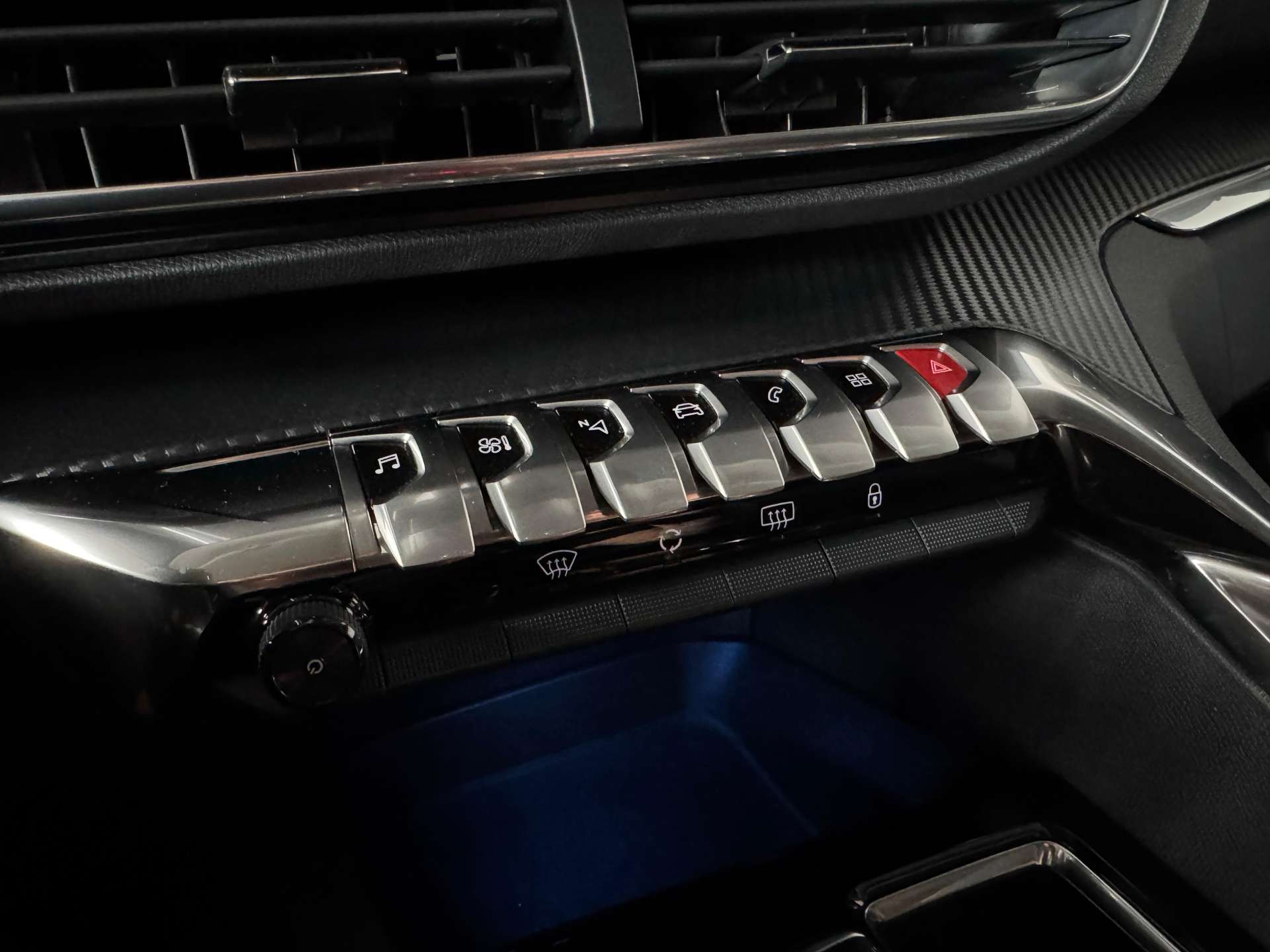 https://bottiauto.com/wp-content/uploads/2025/10/peugeot-3008-allure-pack-s-autocarro-n1-11707-11.jpg