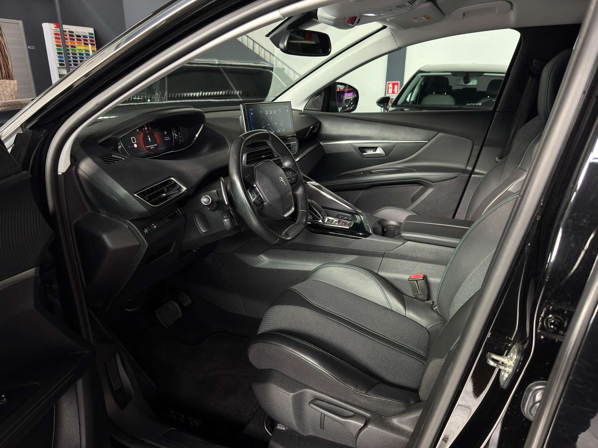 https://bottiauto.com/wp-content/uploads/2025/10/peugeot-3008-allure-pack-s-autocarro-n1-11707-6.jpg