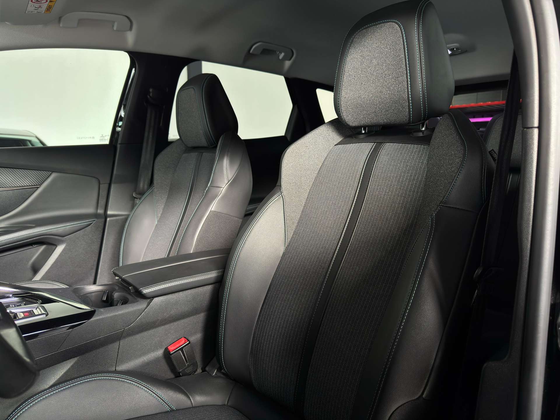 https://bottiauto.com/wp-content/uploads/2025/10/peugeot-3008-allure-pack-s-autocarro-n1-11707-7.jpg