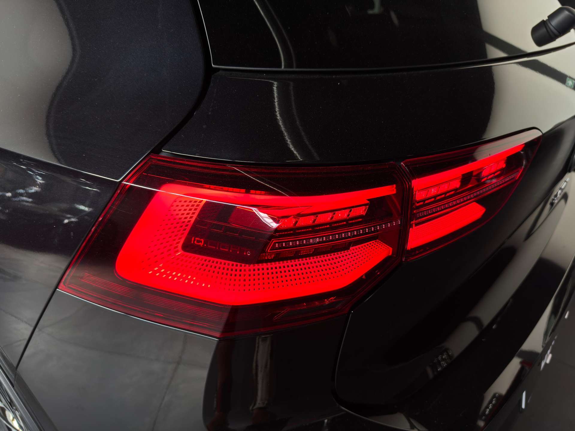 https://bottiauto.com/wp-content/uploads/2025/10/volkswagen-golf-gti-8-dsg-iq-light-matrix-19-harman-kardon-acc-11634-5.jpg