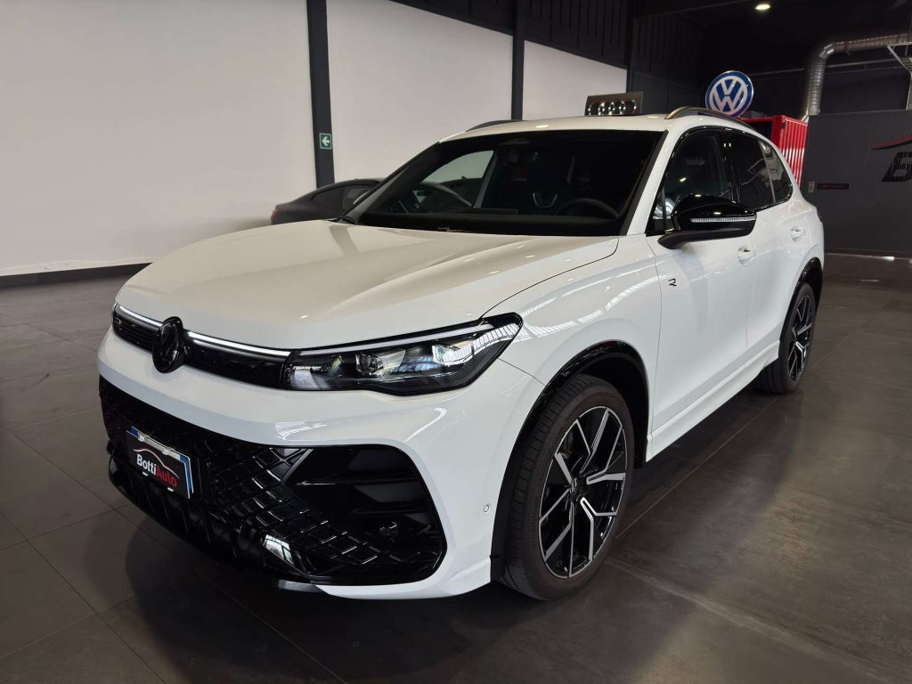 Volkswagen Tiguan  R-Line (150 CV) DSG *TETTO*BLACK STYLE*CERCHI 20″*