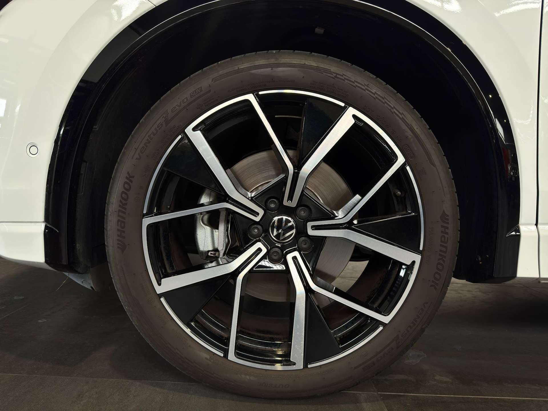Volkswagen Tiguan  R-Line (150 CV) DSG *TETTO*BLACK STYLE*CERCHI 20″*
