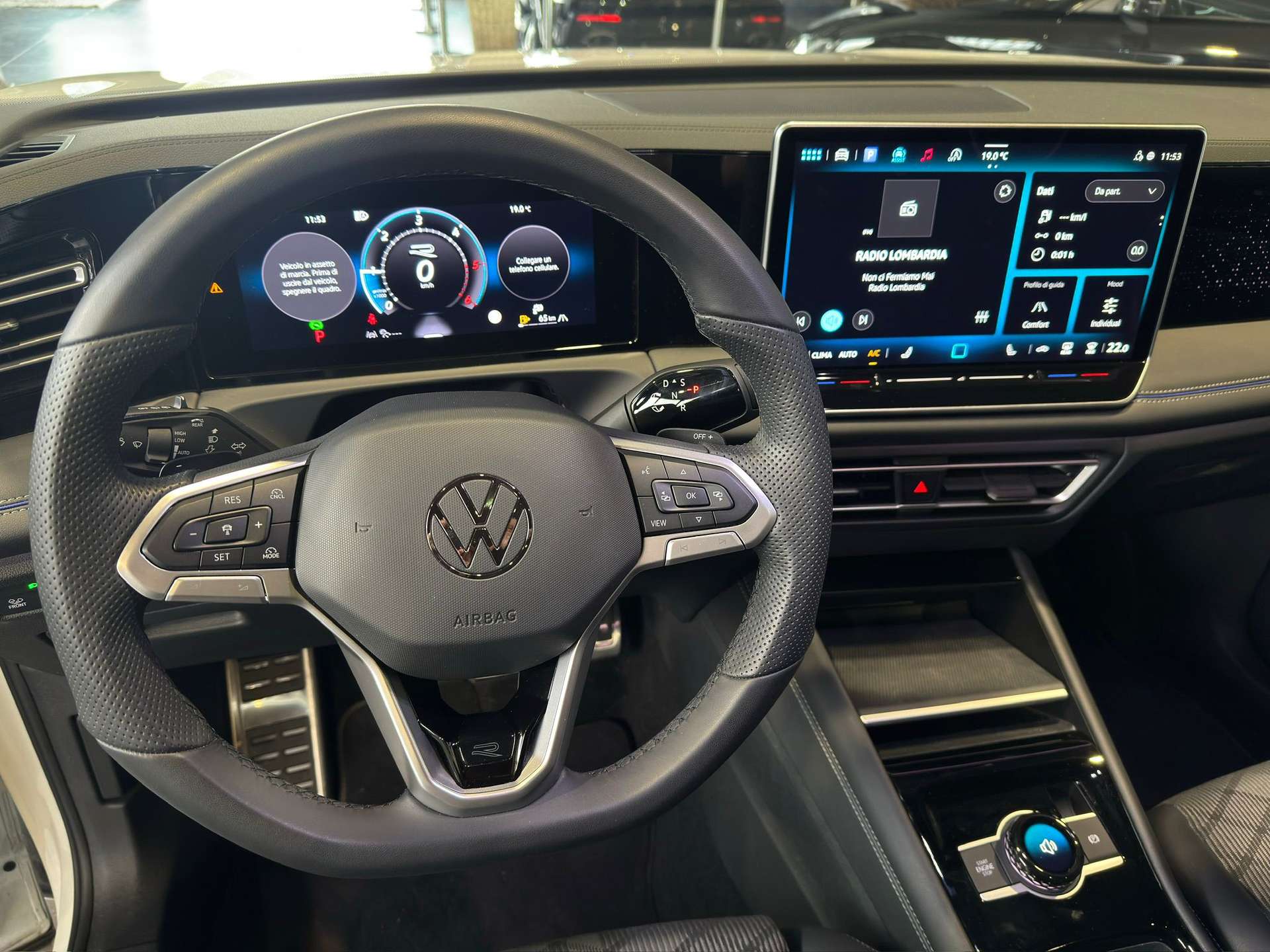 Volkswagen Tiguan  R-Line (150 CV) DSG *TETTO*BLACK STYLE*CERCHI 20″*